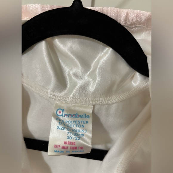 Elegant vintage style White Satin Night gown - Picture 9 of 9